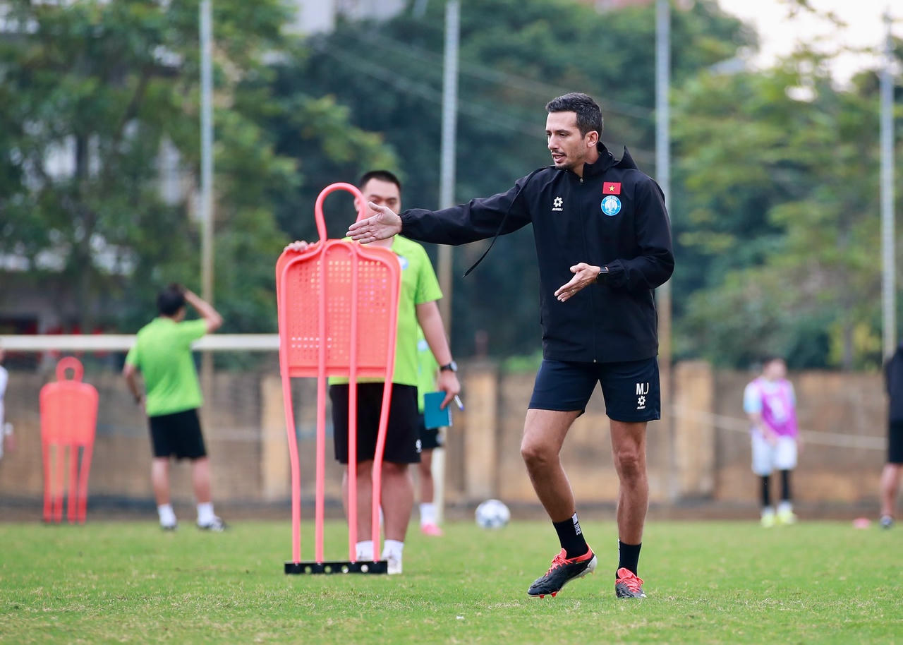 HLV Mauro Jeronimo: 'Còn cơ hội là còn chiến đấu!'