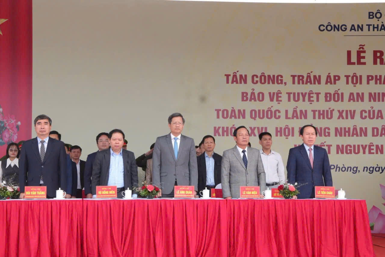 Các đại biểu tham dự Lễ ra quân.