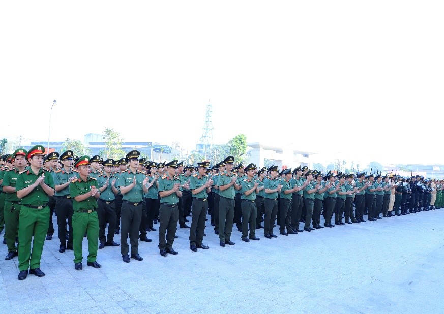 Toàn cảnh buổi Lễ ra quân cao điểm.