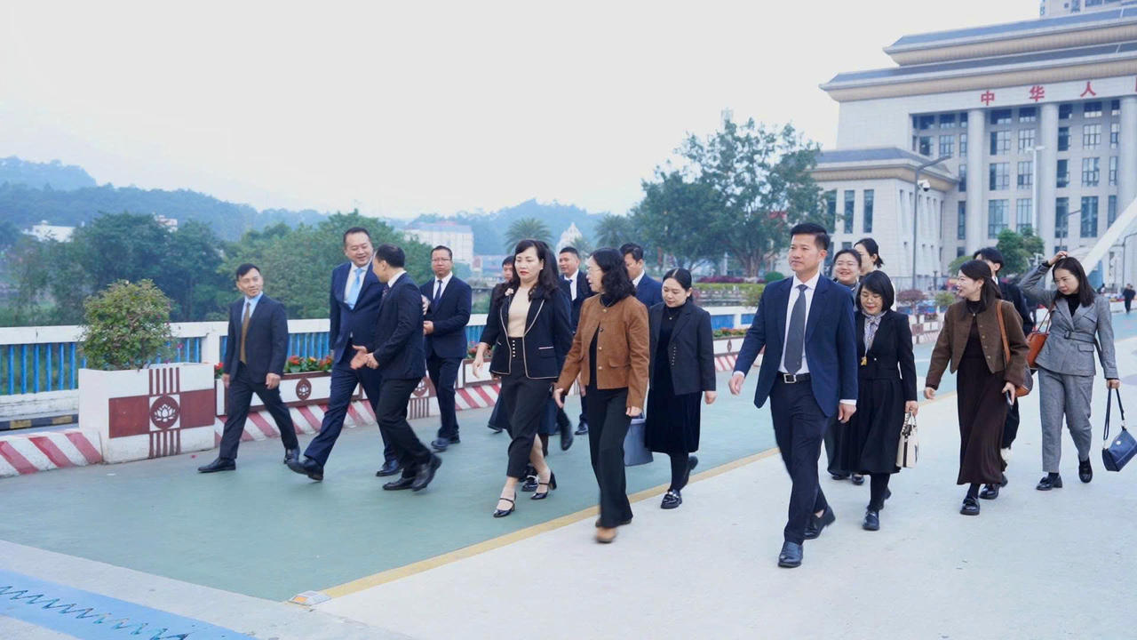 Thúc đẩy hợp tác biên giới Việt Nam - Trung Quốc và triển khai mô hình du lịch qua biên giới
