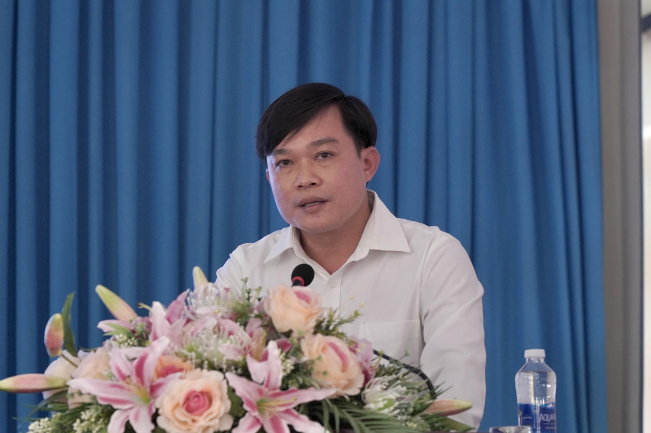 Đại diện phường Bình Xuân cảm ơn nhà tài trợ và BHXH Đồng Tháp. Ảnh: Kim Ngân