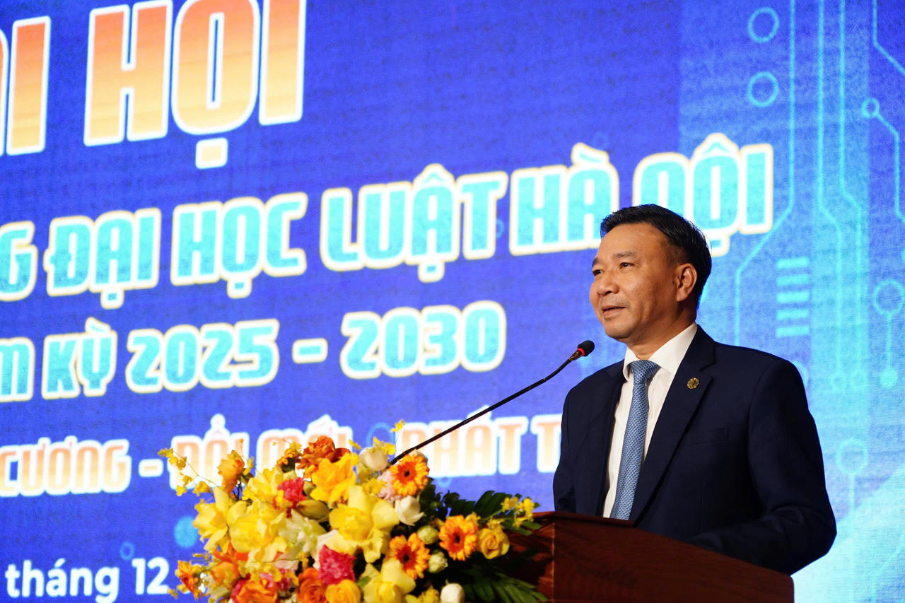TS Chu Mạnh Hùng phát biểu.