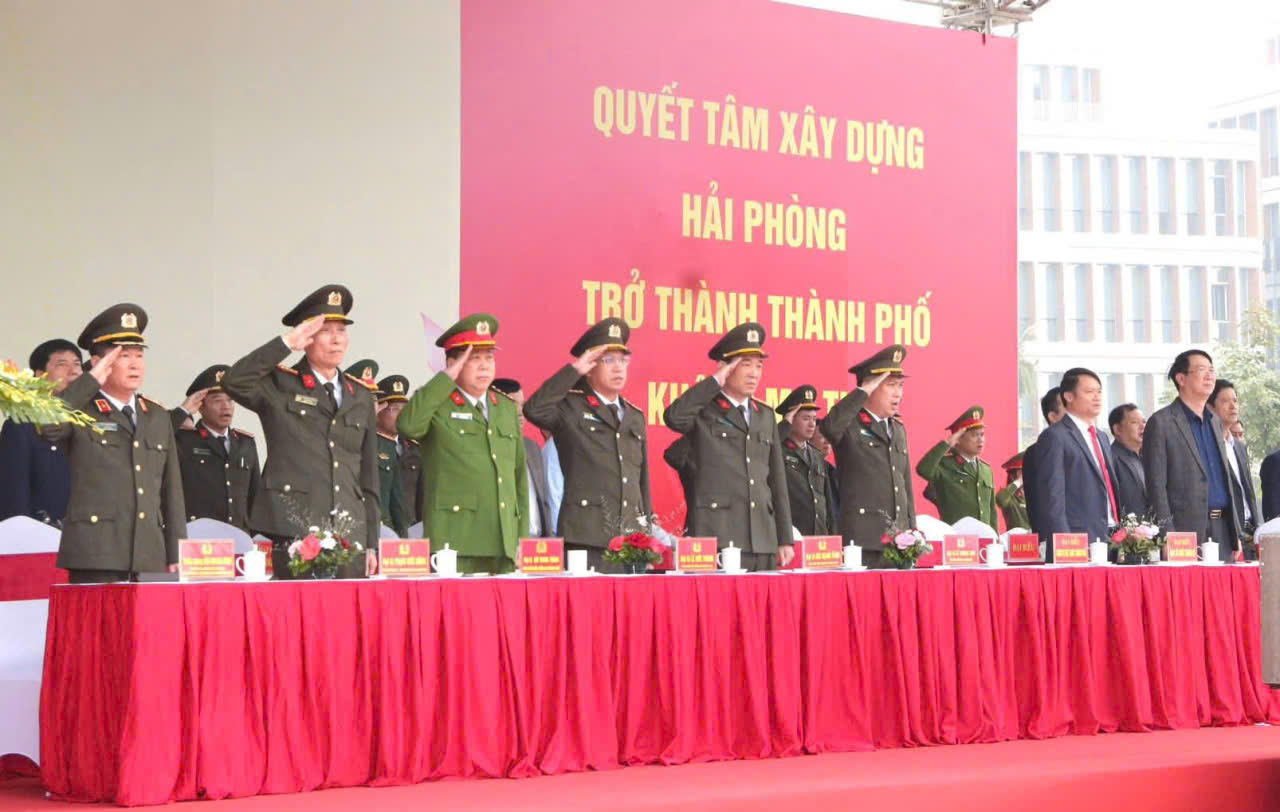 Các đại biểu tham dự Lễ ra quân.