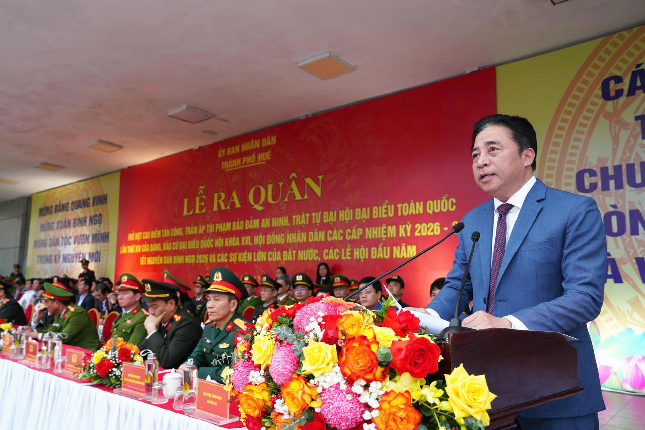 Ông Nguyễn Khắc Toàn – Phó Bí thư Thành ủy, Chủ tịch UBND thành phố Huế phát biểu chỉ đạo tại buổi lễ ra quân.