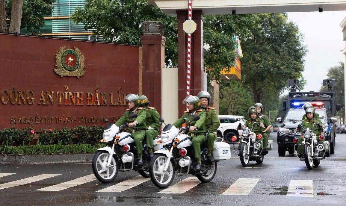 Công an Đắk Lắk tổ chức diễu hành cao điểm ra quân trấn áp tội phạm.