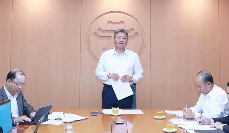 Phó Chủ tịch UBND TP Nguyễn Mạnh Quyền phát biểu tại cuộc họp.