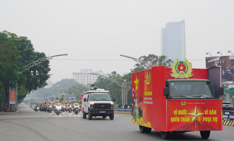 Các lực lượng đã tổ chức diễu hành biểu dương lực lượng trên một số tuyến đường chính trên địa bàn.