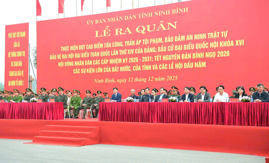 Toàn cảnh lễ ra quân trấn áp tội phạm của Công an  tỉnh Ninh Bình.