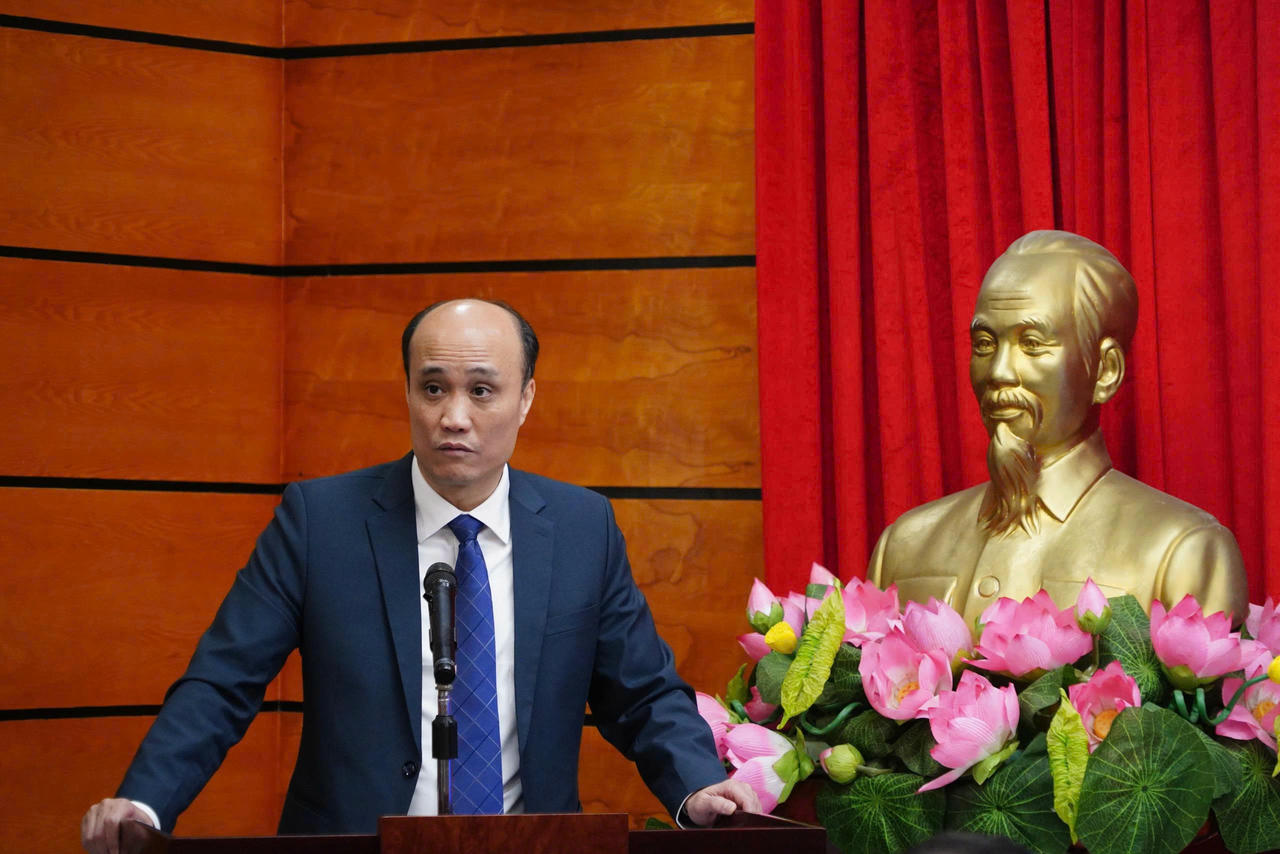 Hiệu trưởng Trường Đại học Luật Hà Nội, PGS.TS Tô Văn Hòa phát biểu khai mạc.