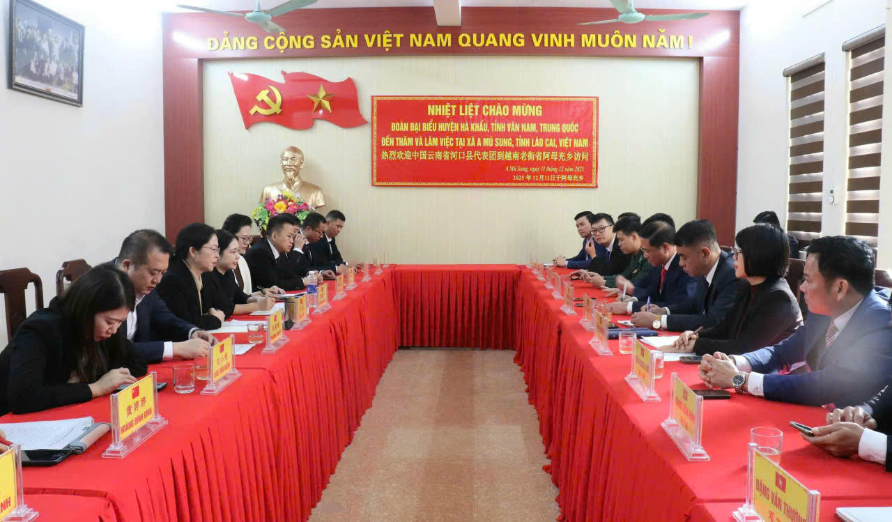 Đoàn thăm và làm việc với xã Bản Lầu và xã A Mú Sung&nbsp;