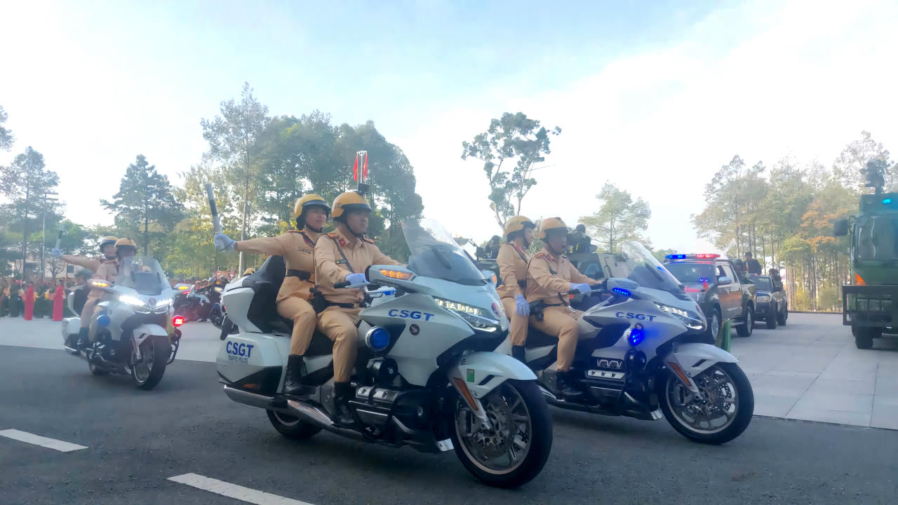 Công an TP HCM ra quân cao điểm tấn công, trấn áp tội phạm dịp cuối năm.