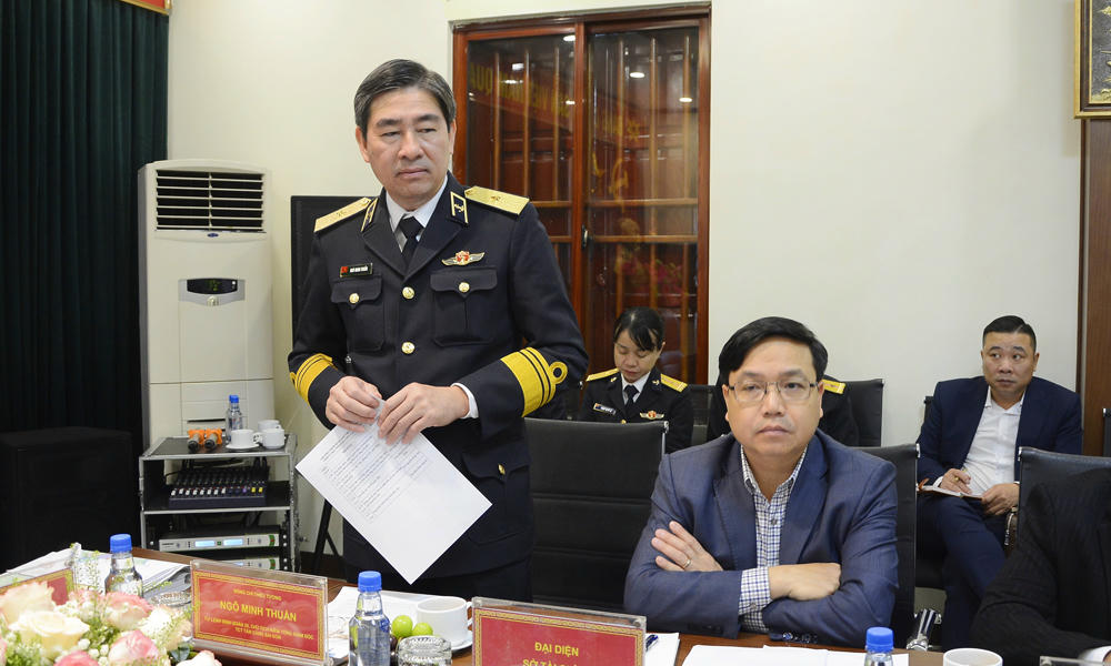 Thiếu tướng Ngô Minh Thuấn phát biểu tại buổi làm việc. 

