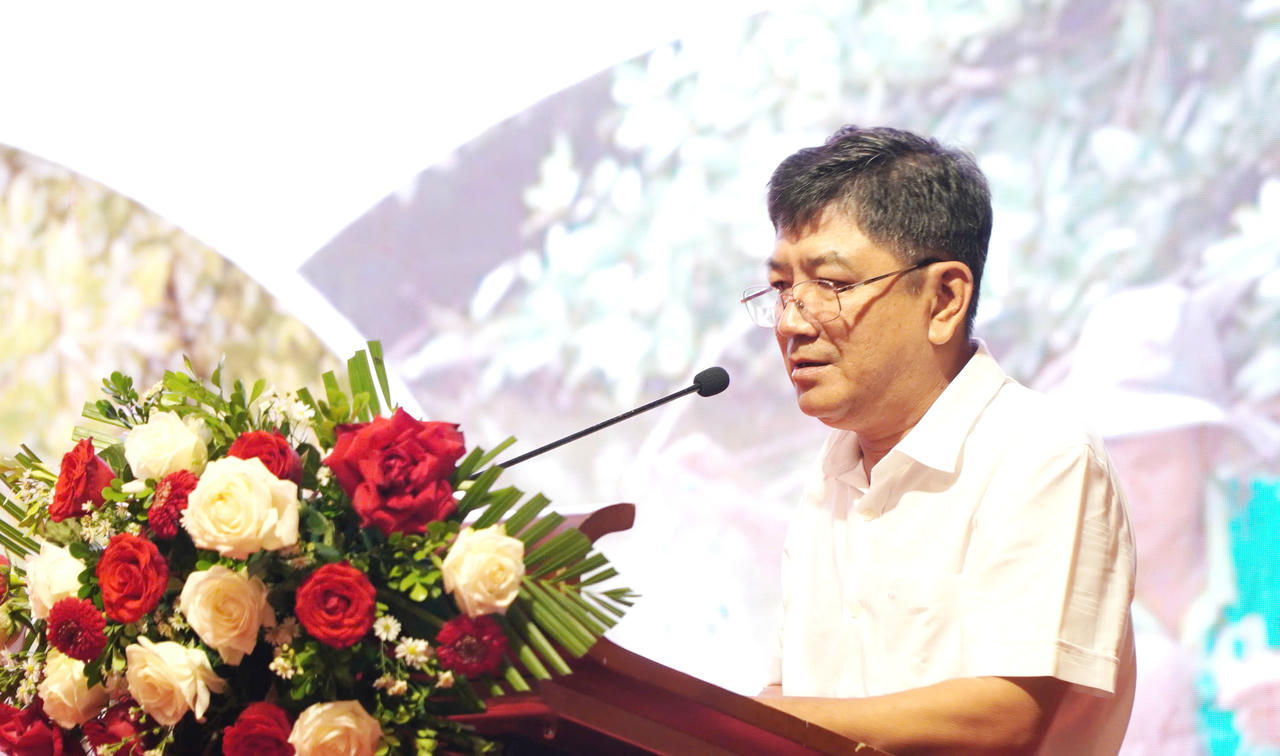 Ông Hứa Chiến Thắng - Phó Chi cục trưởng Kiểm lâm và Đa dạng sinh học Vĩnh Long, kiến nghị hướng dẫn biện pháp kỹ thuật xử lý sinh vật gây hại rừng ngập mặn ven biển.