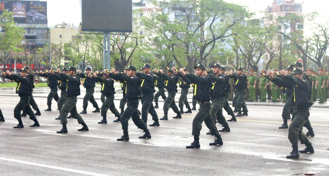 Lực lượng Công an tỉnh Gia Lai biểu diễn võ thuật tại lễ ra quân. (Ảnh: Ngọc Minh)