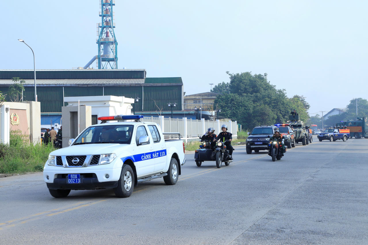 Đoàn xe diễu hành biểu dương lực lượng trên các tuyến đường