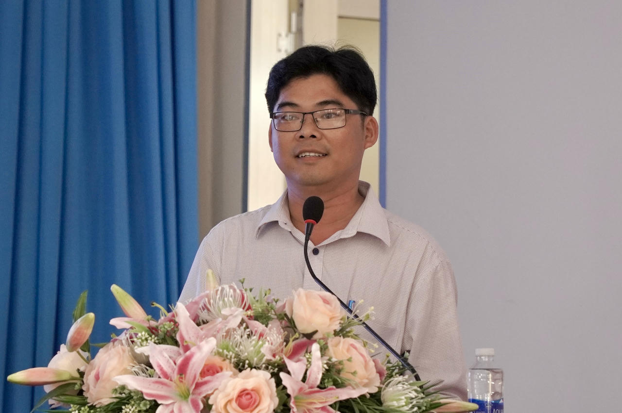 Đại diện xã Gia Thuận cảm ơn nhà tài trợ và BHXH Đồng Tháp. Ảnh: Kim Ngân