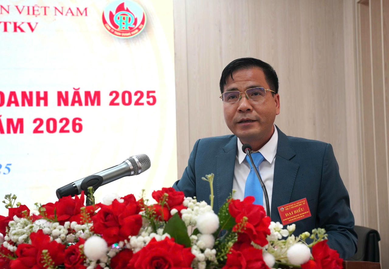 Ông Nguyễn Thanh Tùng, Giám đốc Công ty than Quang Hanh - TKV phát biểu tại hội nghị.