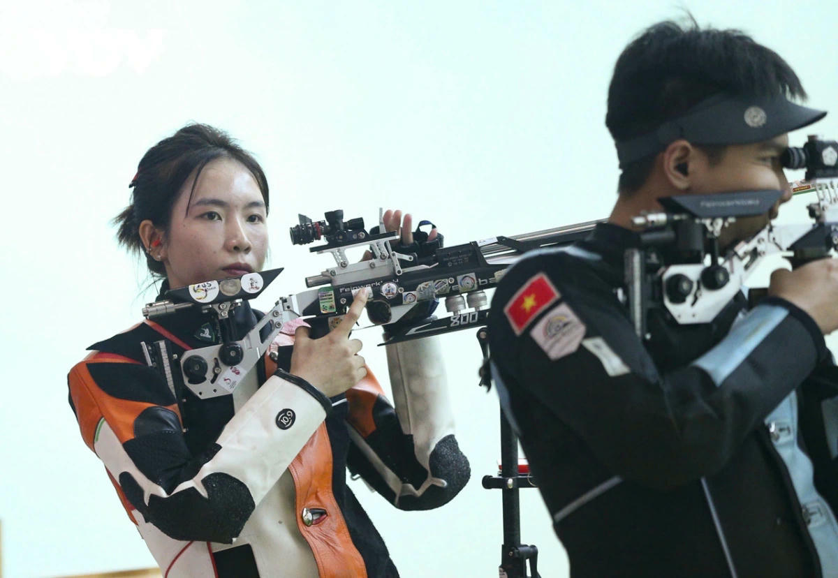 (Cặp xạ thủ Lê Thị Mộng Tuyền và Nguyễn Tâm Quang. Ảnh: Hoài Thương)