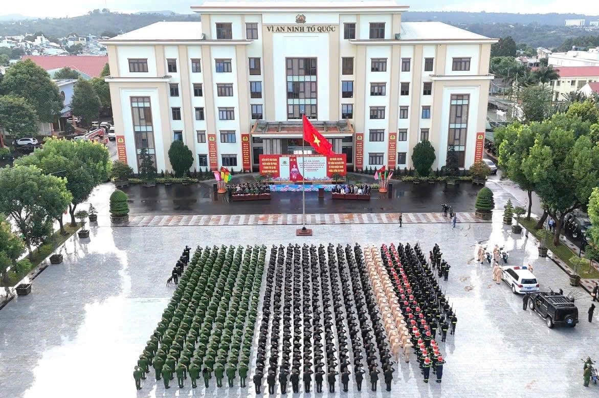 Toàn cảnh Lễ ra quân trấn áp tội phạm tại Công an tỉnh Đắk Lắk.