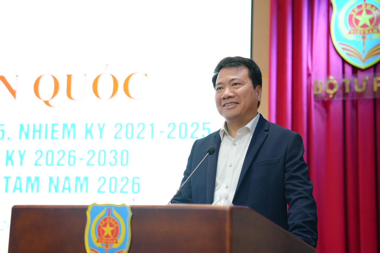 Ông Ngô Trung Thành, Phó Chủ nhiệm Uỷ ban Pháp luật và Tư pháp của Quốc hội phát biểu tại Hội nghị,