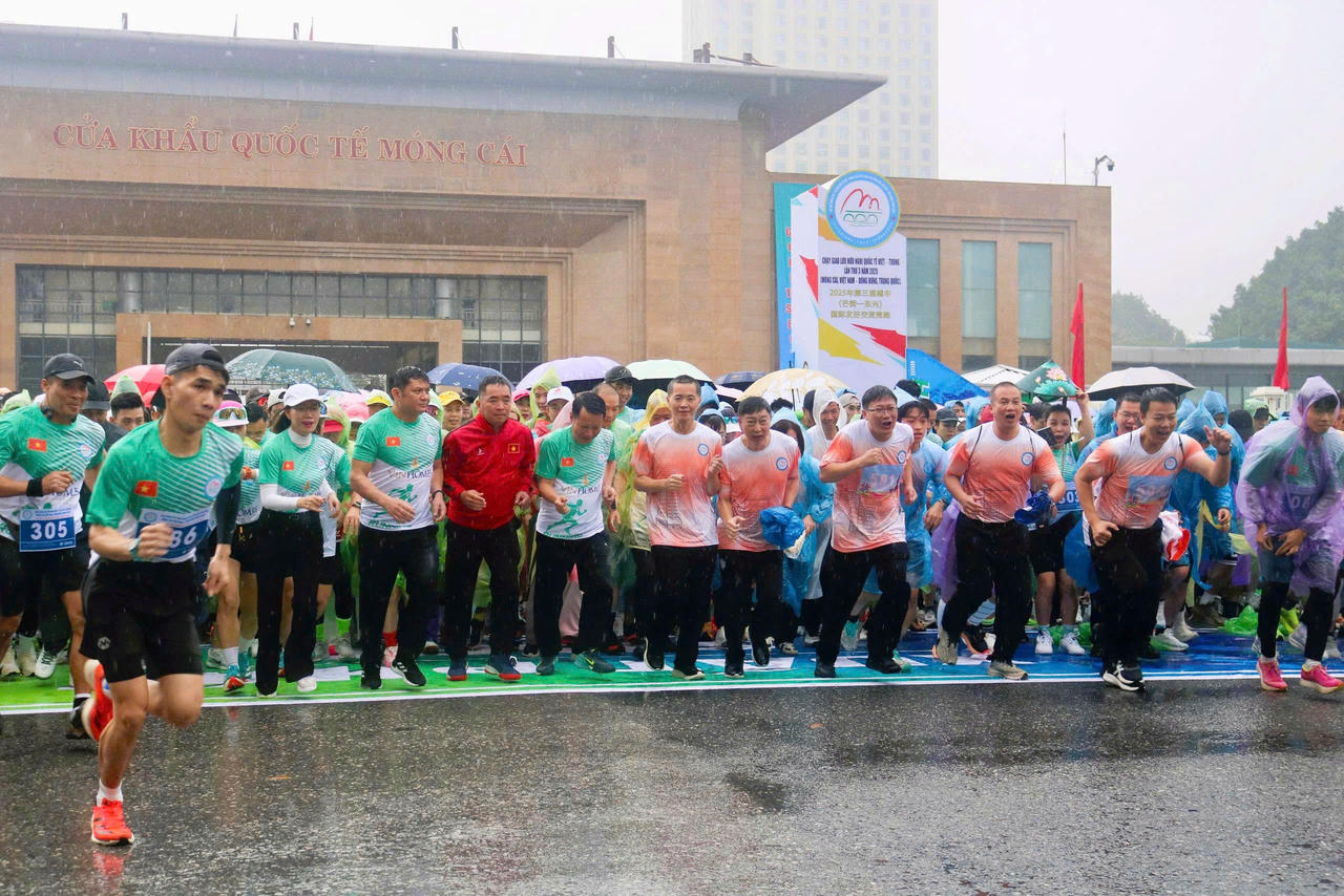 Chạy giao lưu hữu nghị quốc tế Việt - Trung lần thứ 3 năm 2025 là hoạt động văn hóa, thể thao nằm trong chuỗi các sự kiện của Hội chợ thương mại và du lịch Quốc tế Việt - Trung lần thứ 17 năm 2025.