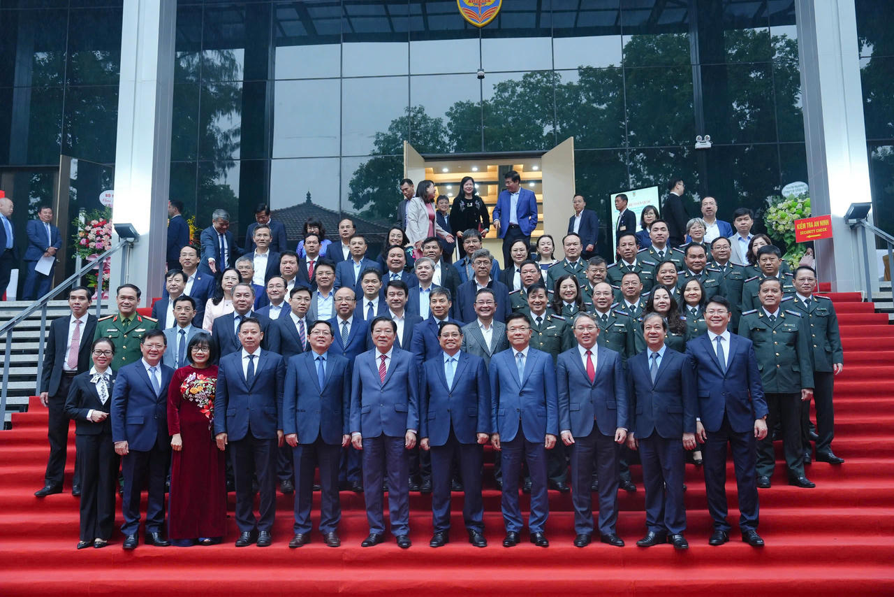 Thủ tướng Phạm Minh Chính, Trưởng Ban Nội chính Trung ương Phan Đình Trạc, 2 Phó Thủ tướng Lê Thành Long, Hồ Quốc Dũng cùng Lãnh đạo Bộ Tư pháp và các đại biểu dự Hội nghị. (Ảnh: P.Mai)