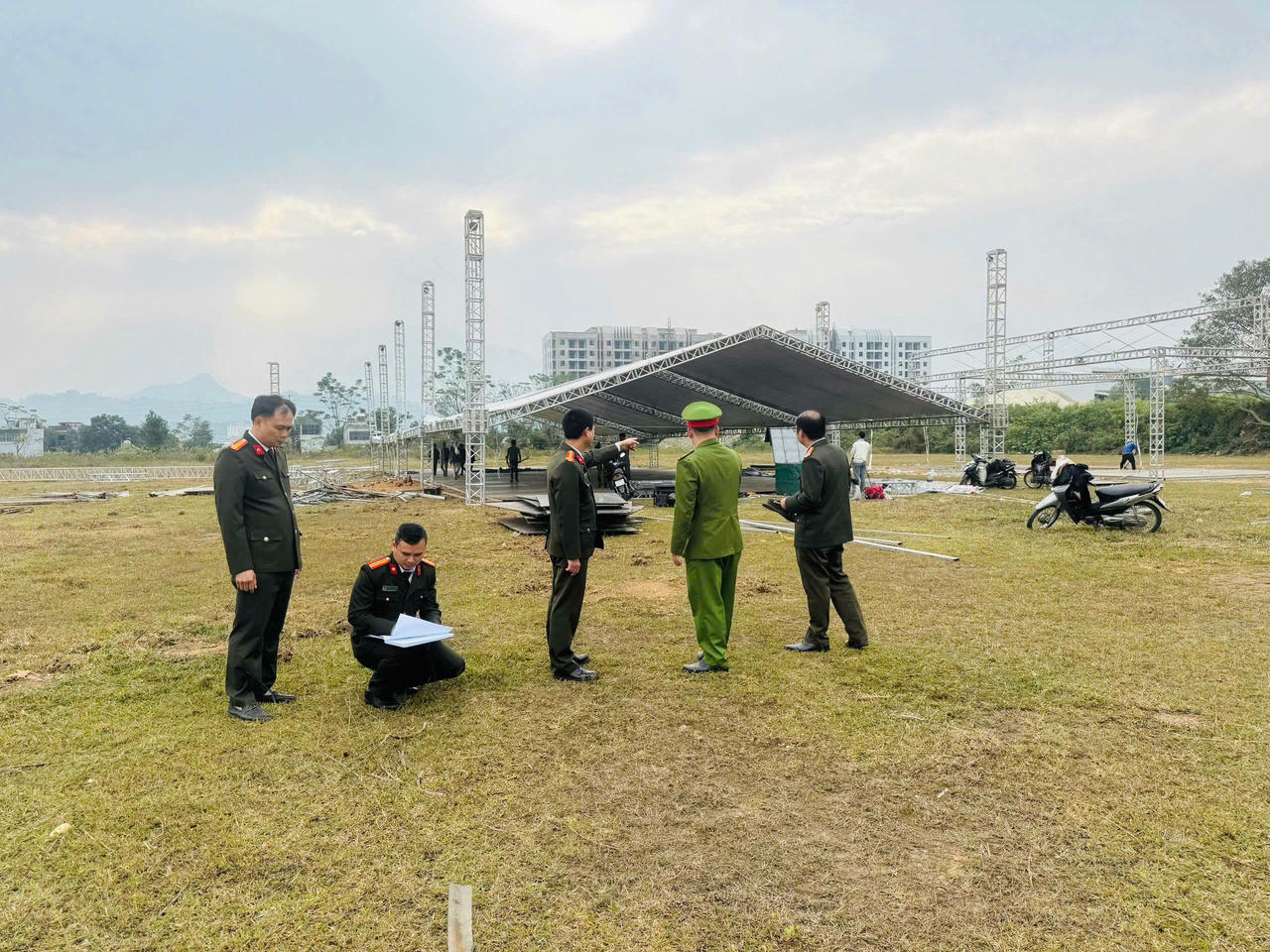 Lực lượng chức năng bảo đảm an ninh, trật tự Lễ khởi công Dự án.