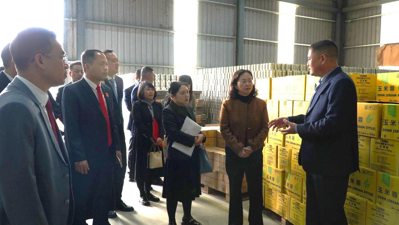 Đoàn khảo sát thực tế tại Công ty Cổ phần Thực phẩm Á Châu và Hợp tác xã Chè Mường Khương.. 