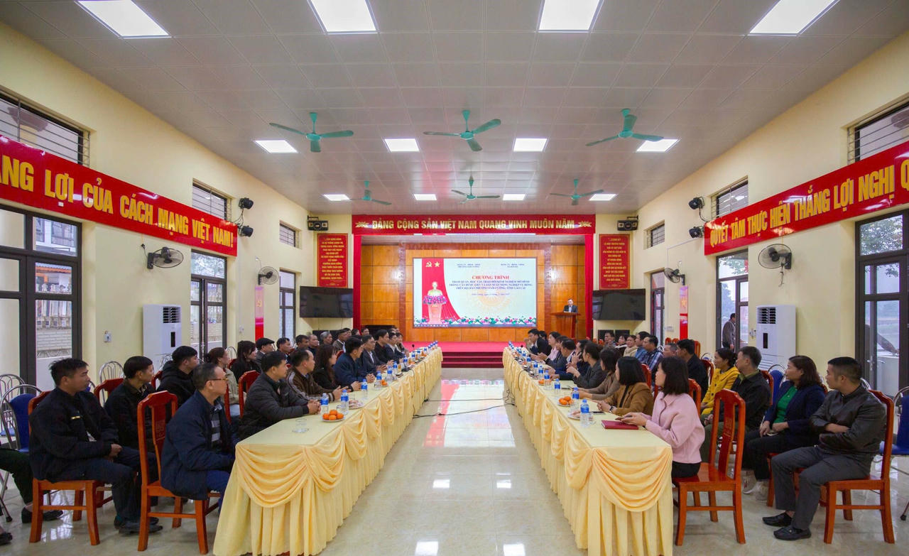 Quang cảnh buổi trao đổi chia sẻ kinh nghiệm trong triển khai các mô hình phát triển kinh tế tại phường Nam Cường.