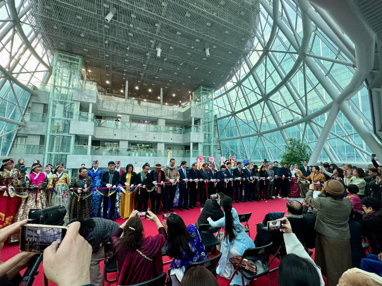 Quang cảnh buổi triển lãm