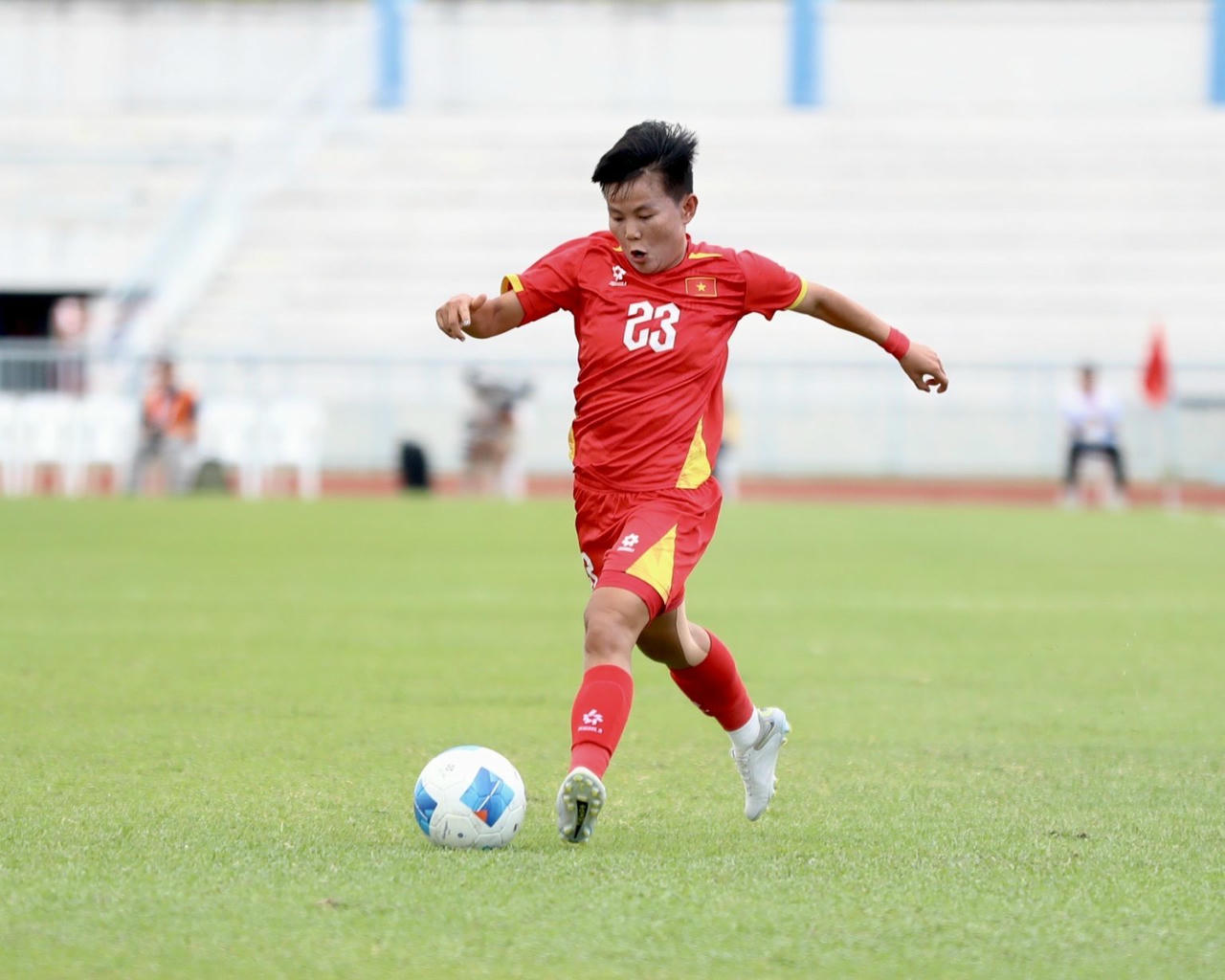Bích Thuỳ ghi bàn mở tỷ số cho đội tuyển nữ Việt Nam. Ảnh: T.Hải