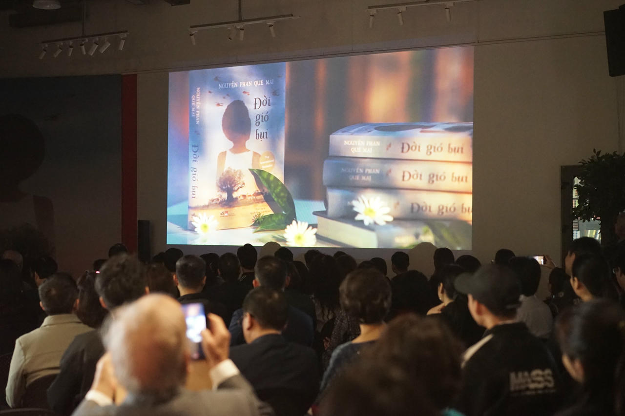 “Đời gió bụi” là câu chuyện về những bí mật bị che giấu, những tổn thương tưởng như không bao giờ có thể chữa lành (ảnh BTC)..