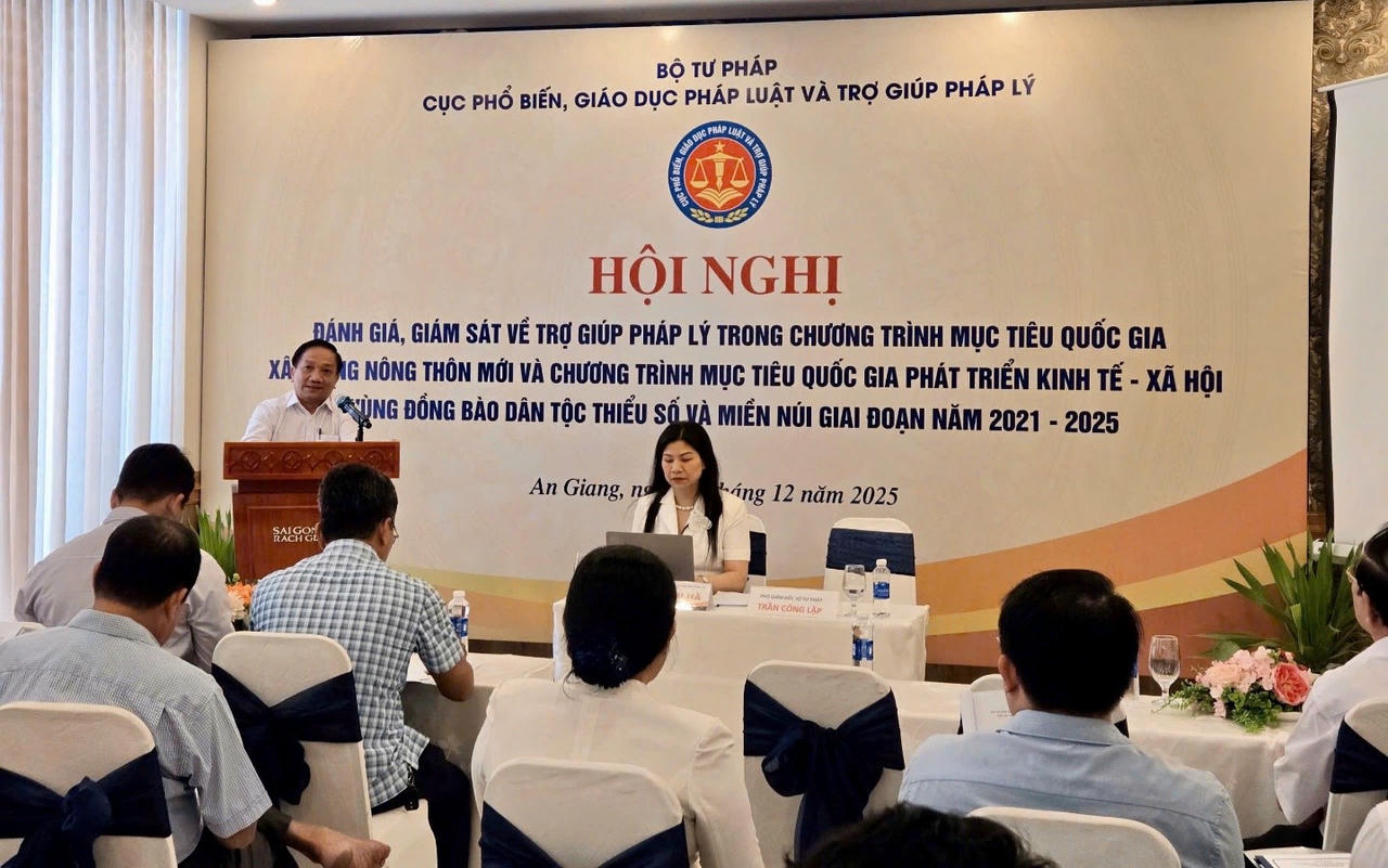 Đồng chí Trần Công Lập – Phó Giám đốc Sở Tư pháp tỉnh An Giang phát biểu tại Hội nghị