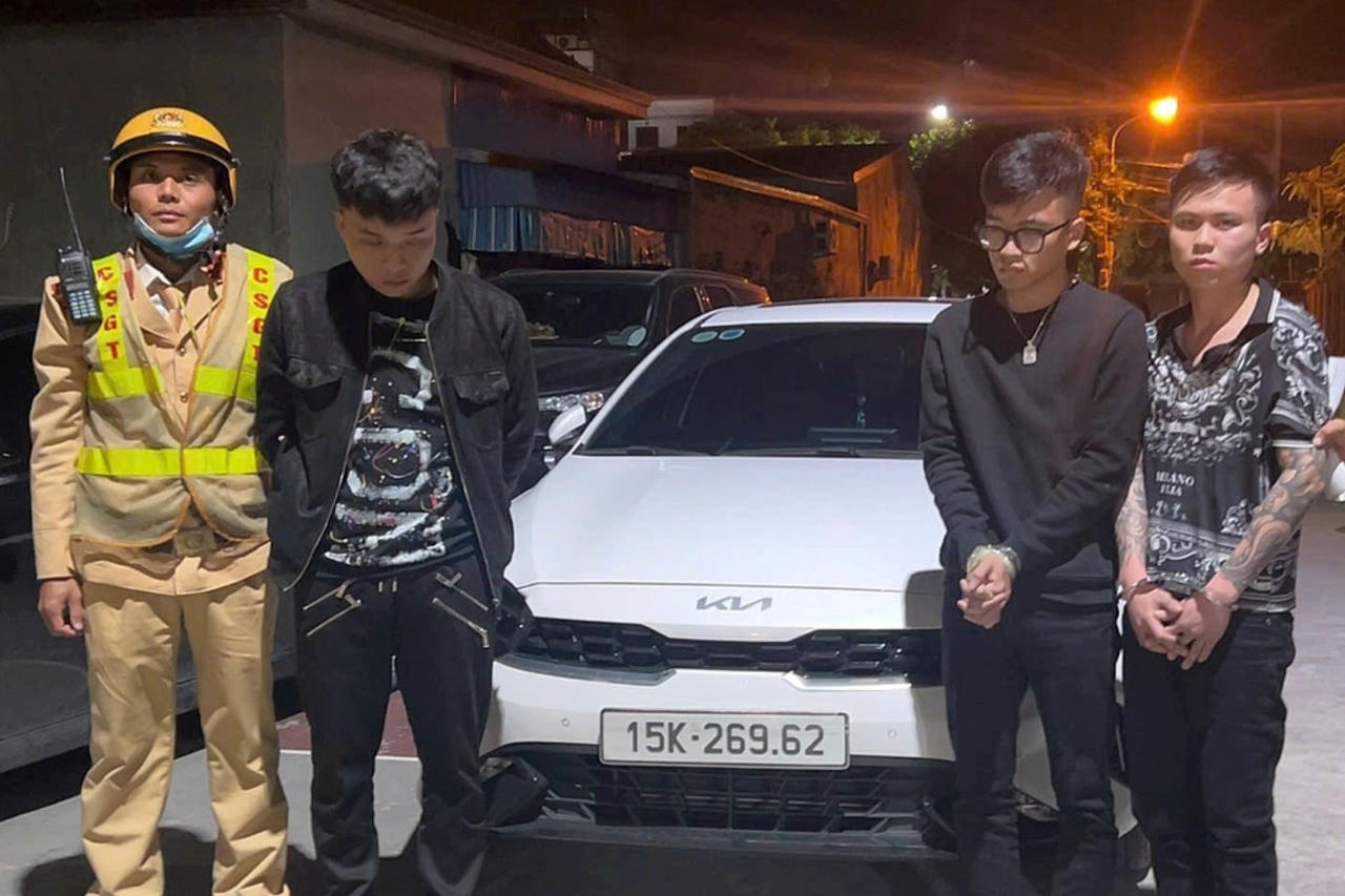 Công an Hải Phòng: Tài xế bỏ chạy khỏi chốt kiểm tra nồng độ cồn, phát hiện túi nghi ma túy