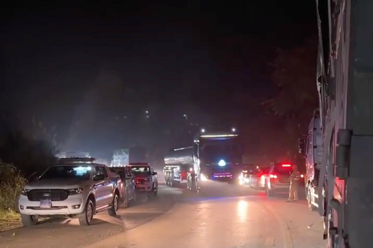 Thông tuyến Quốc lộ 6 qua Phú Thọ sau vụ sạt lở vùi lấp 3 người