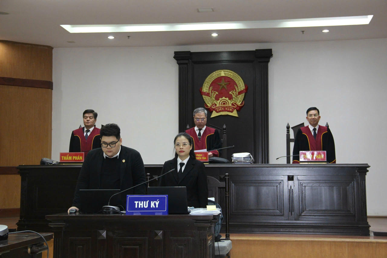 HĐXX phiên tòa phúc thẩm.