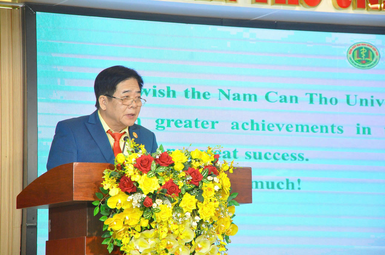 PGS.TS.BS Đàm Văn Cương – Giám đốc Bệnh viện Đại học Nam Cần Thơ phát biểu