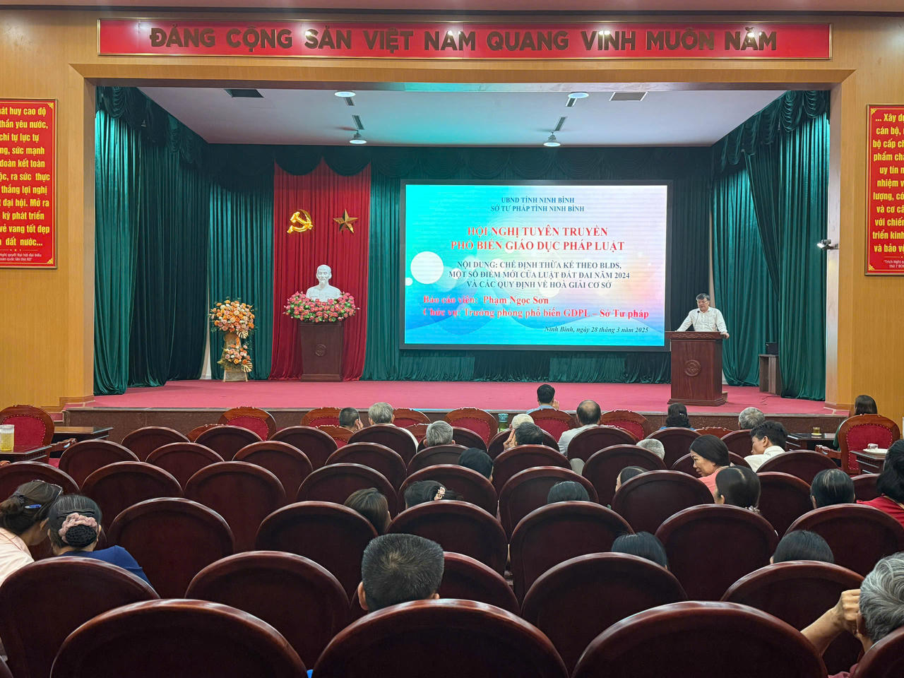 Ninh Bình đẩy mạnh tập huấn, hướng dẫn nghiệp vụ bằng nhiều hình thức: tổ chức hội nghị trực tiếp, phổ biến pháp luật tại địa phương, đăng tải hỏi - đáp pháp lý trên trang thông tin điện tử. 