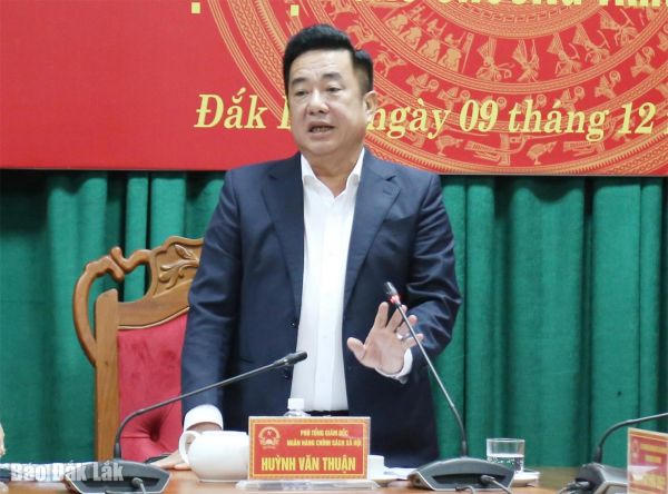 Phó Tổng Giám đốc NHCSXH Huỳnh Văn Thuận phát biểu tại buổi giám sát