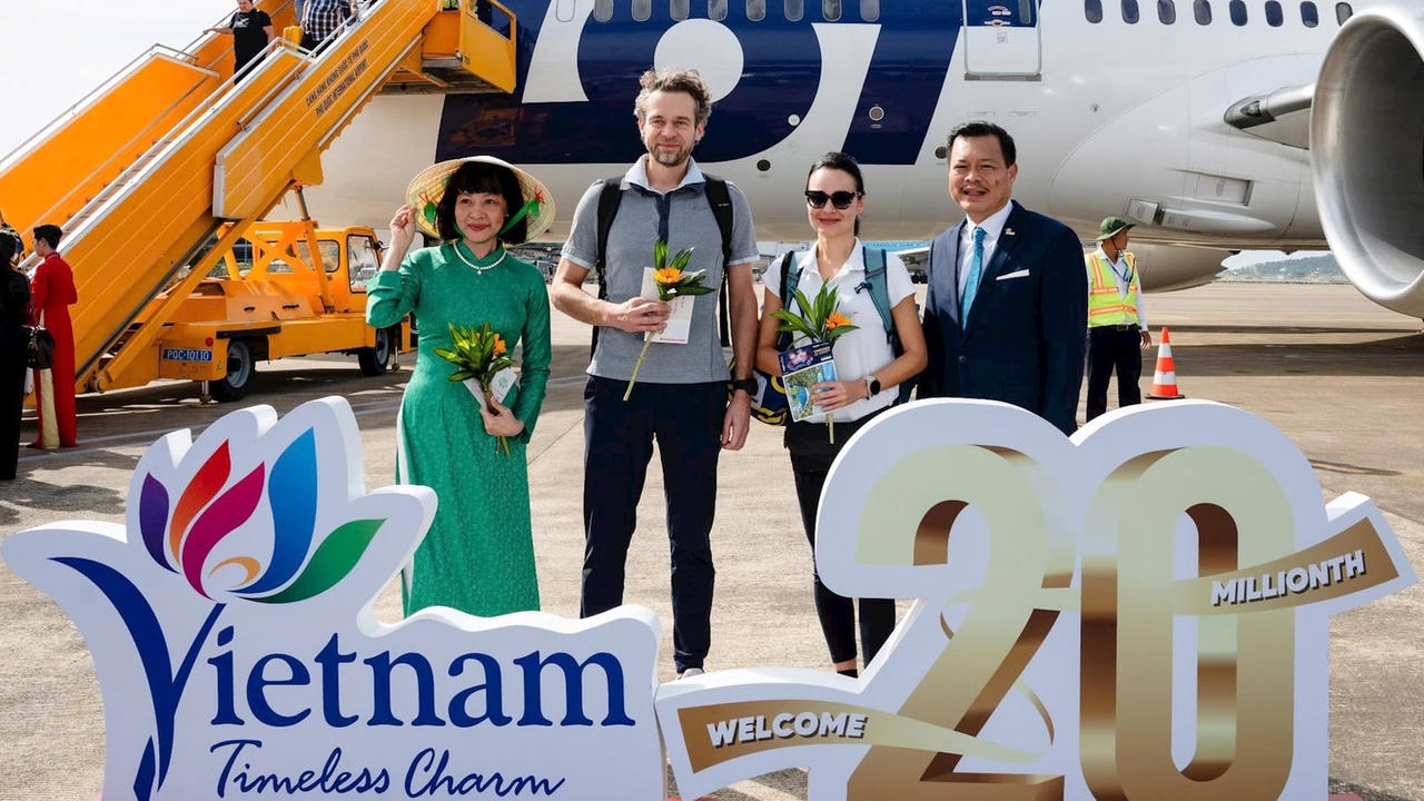 Ngành du lịch  đón vị khách du lịch quốc tế thứ 20 triệu đến Việt Nam