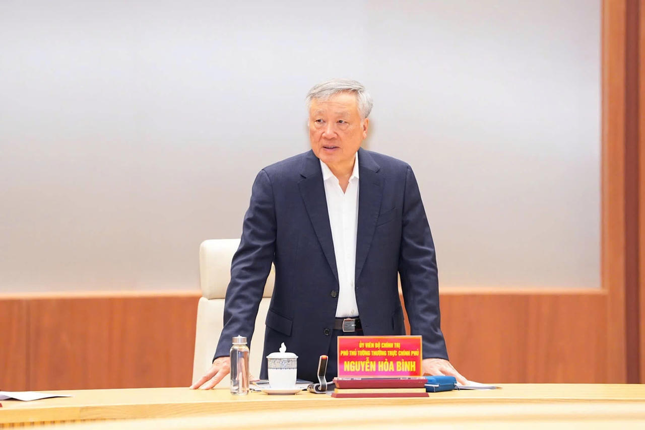 Phó Thủ tướng Thường trực Chính phủ Nguyễn Hòa Bình phát biểu tại&nbsp;buổi làm việc với TP Hải Phòng.