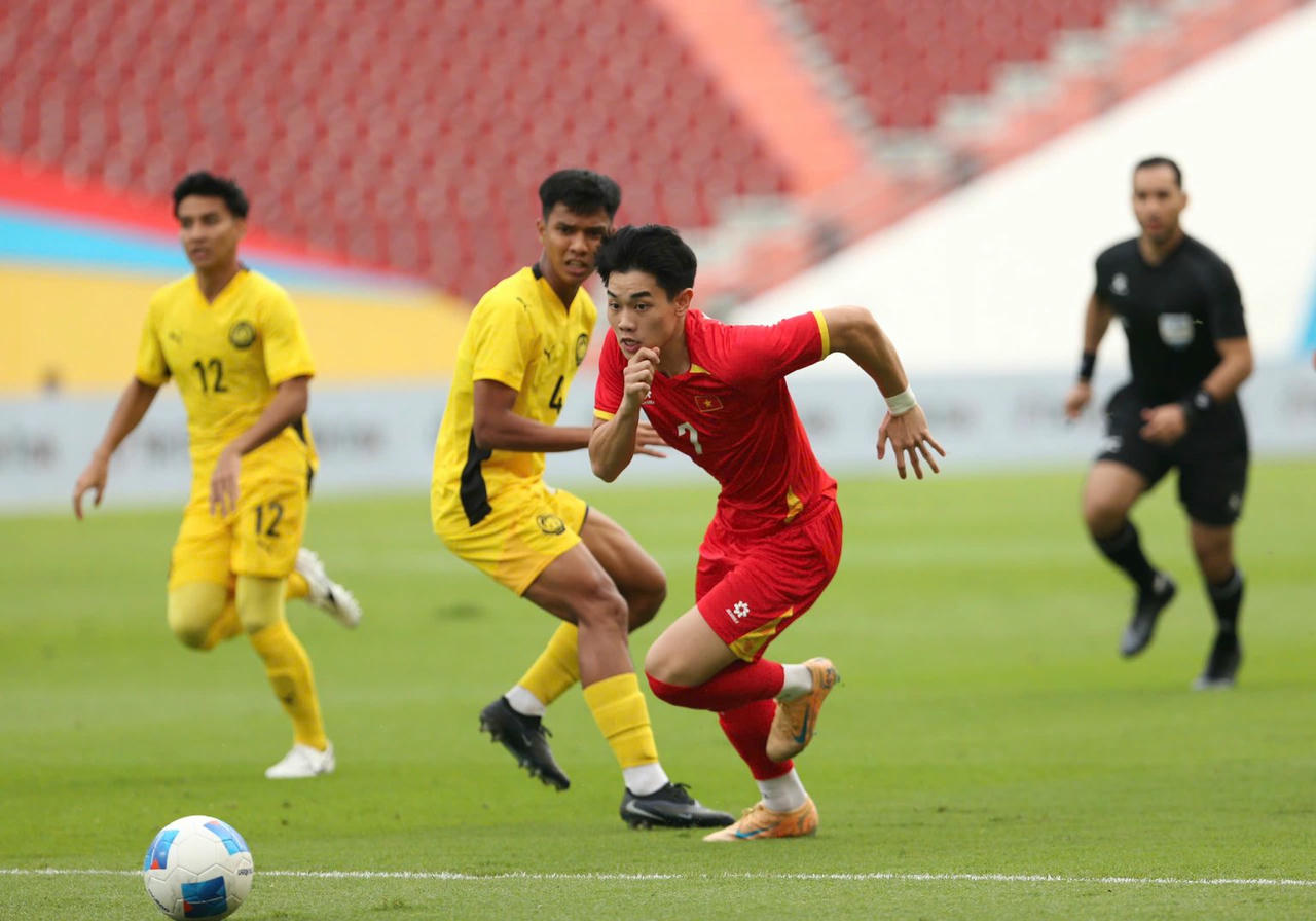 Đình Bắc trong trận đấu đội tuyển U22 Việt Nam thắng Malaysia 2-0 tại SEA Games 33 (Ảnh VFF)