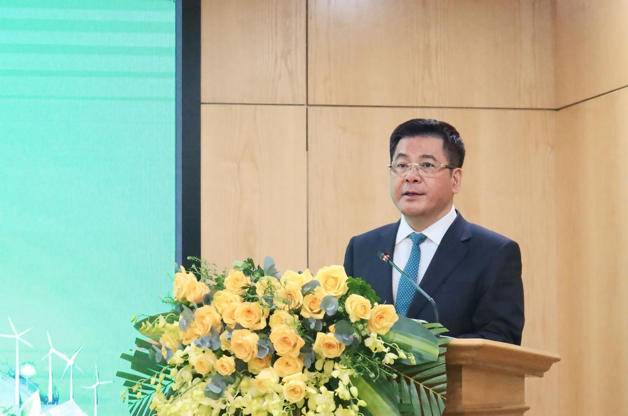 Bộ trưởng Nguyễn Hồng Diên phát biểu.