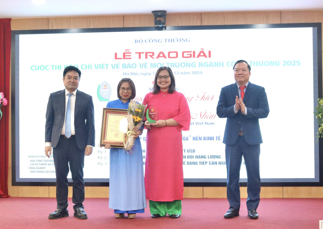 Nhóm tác giả Báo Pháp luật Việt Nam giành giải B