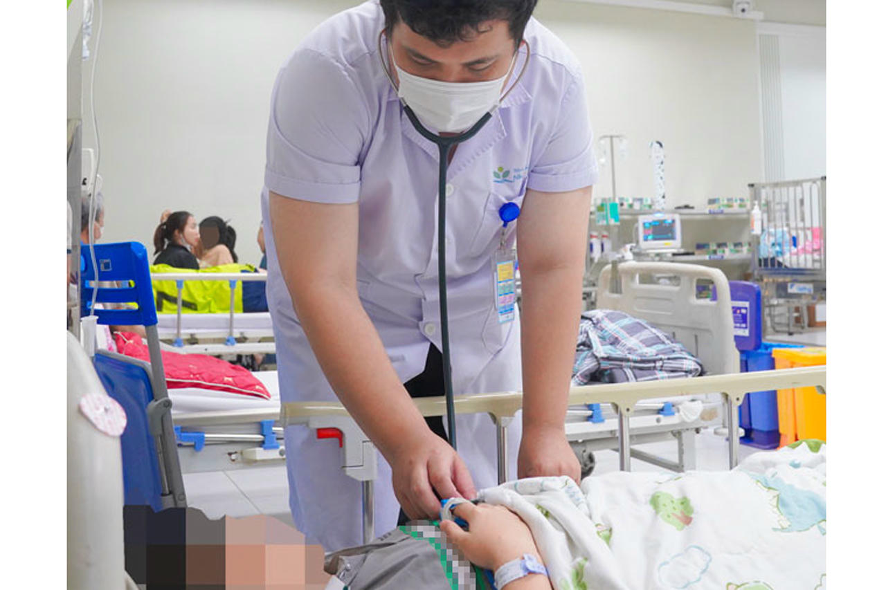 Tái hút thuốc lá điện tử, nam sinh 15 tuổi phải vào viện cấp cứu lúc nửa đêm