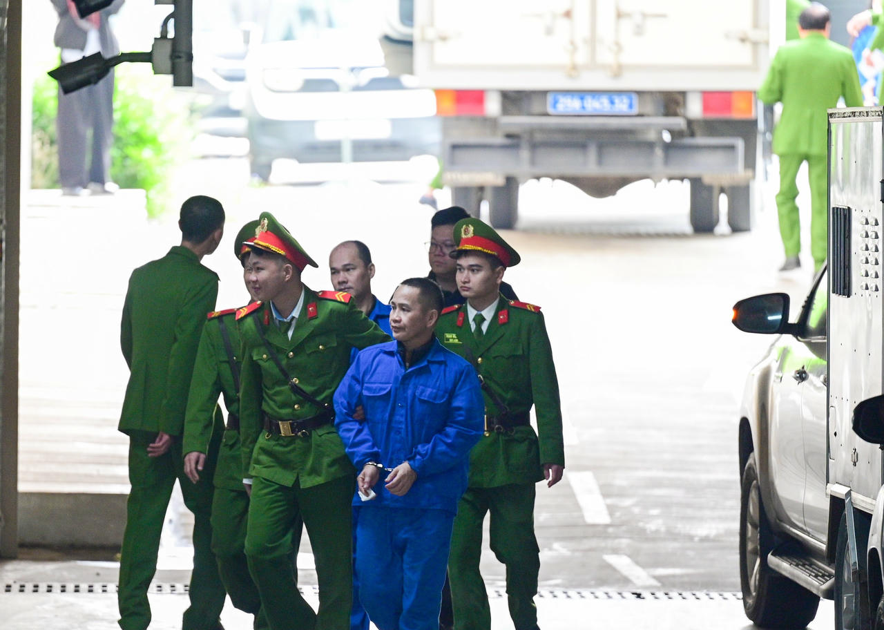 Xét xử cựu Phó Chánh án tòa Cấp cao tại Đà Nẵng và 27 bị cáo khác