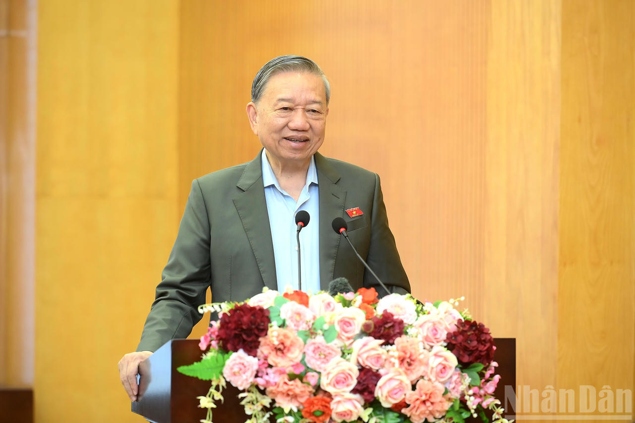 Tổng B&iacute; thư T&ocirc; L&acirc;m ph&aacute;t biểu tại hội nghị tiếp x&uacute;c cử tri TP H&agrave; Nội. Ảnh: nhandan.vn