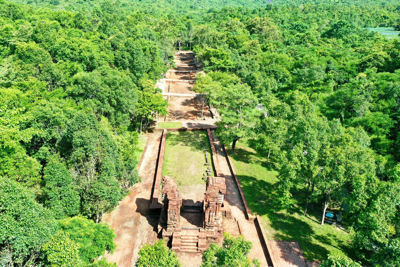 &nbsp;“Con đường thiêng” được đánh giá là phát hiện khảo cổ học quan trọng bậc nhất tại Việt Nam trong thời hiện đại.