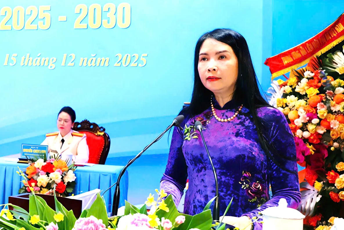 Bà Trần Lan Phương, Phó Chủ tịch Thường trực Trung ương Hội LHPN Việt Nam phát biểu tại đại hội