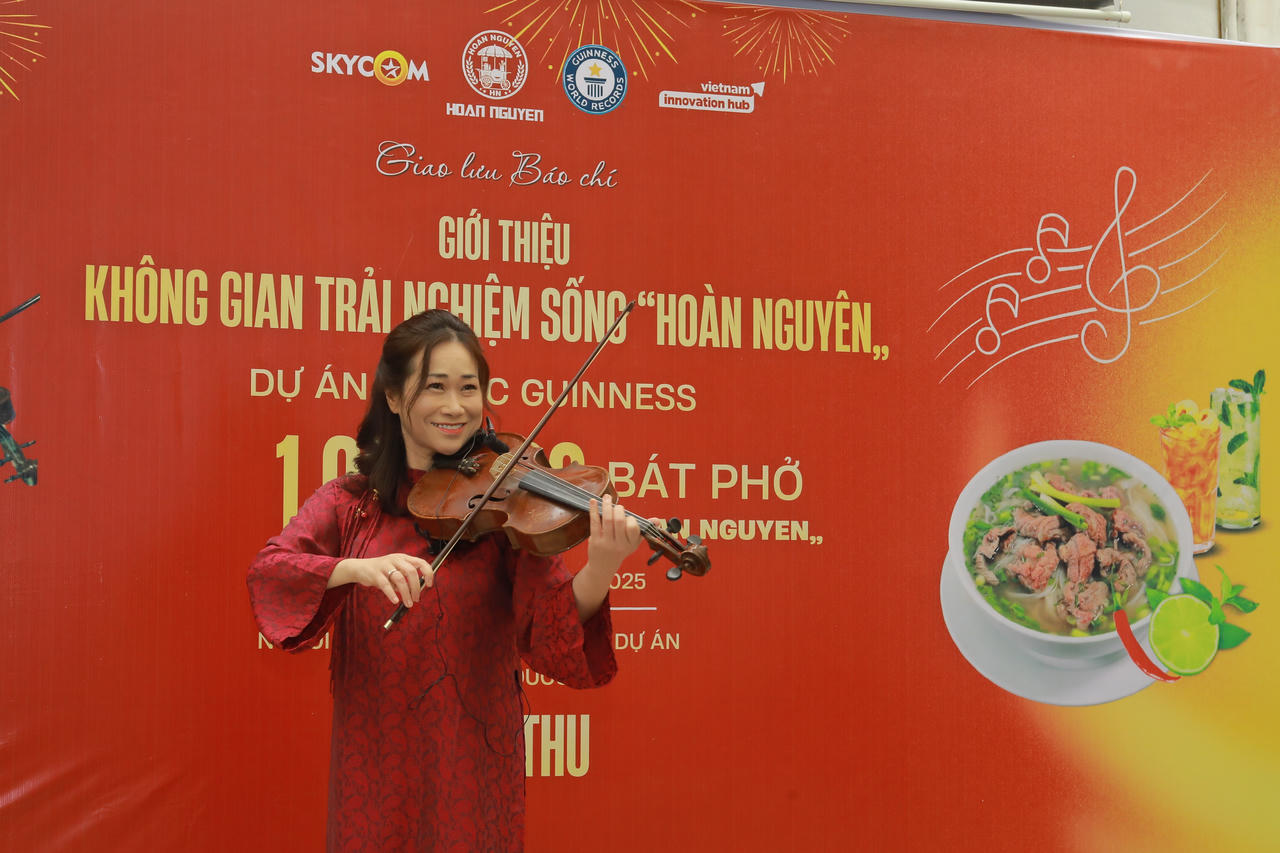 Nghệ sĩ viola Quốc tế Nguyệt Thu sẽ tặng 1 triệu bát phở cho du khách nước ngoài